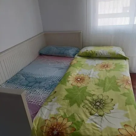 Piso Centrico Cerca De La Playa Кастро-Урдиалес